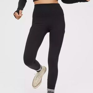 OFFLINE By Aerie The Hugger Ribbed Pocket Legging - Small